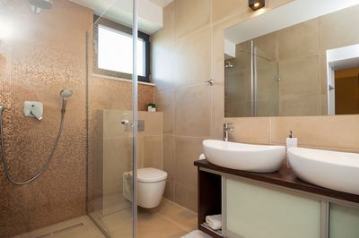 6 Bedroom Luxury Villa with Indoor and Outdoor Pools near Pebble Beach in Ciovo