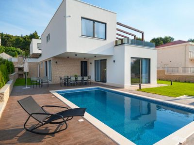 6 Bedroom Luxury Villa with Indoor and Outdoor Pools near Pebble Beach in Ciovo