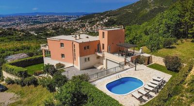 High Standard Villa with Indoor and Outdoor Pools near Split