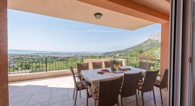 High Standard Villa with Indoor and Outdoor Pools near Split