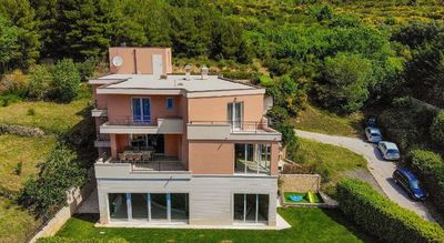 High Standard Villa with Indoor and Outdoor Pools near Split