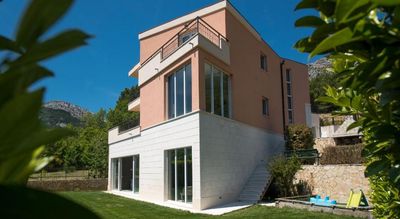 High Standard Villa with Indoor and Outdoor Pools near Split