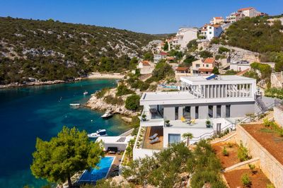 Luxury Villa with Pool in front of the Beach near Vinisce