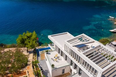 Luxury Villa with Pool in front of the Beach near Vinisce