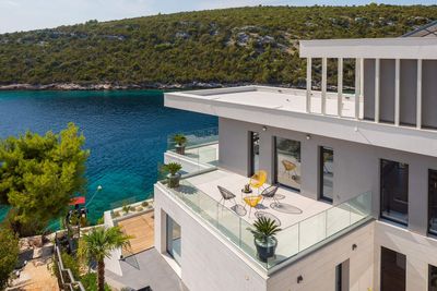 Luxury Villa with Pool in front of the Beach near Vinisce