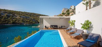 Luxury Villa with Pool in front of the Beach near Vinisce
