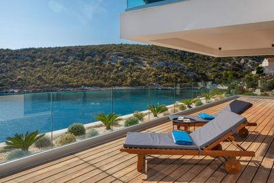 Luxury Villa with Pool in front of the Beach near Vinisce