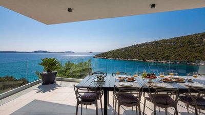 Luxury Villa with Pool in front of the Beach near Vinisce