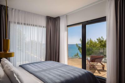 Luxury Villa with Pool in front of the Beach near Vinisce