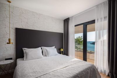 Luxury Villa with Pool in front of the Beach near Vinisce