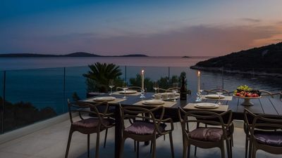 Luxury Villa with Pool in front of the Beach near Vinisce