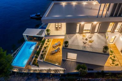 Luxury Villa with Pool in front of the Beach near Vinisce