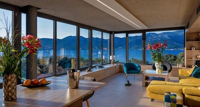 Sea View Luxury Villa with Rooftop Heated Pool, Hot tub and Sauna
