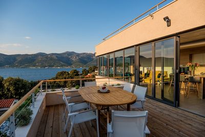 Sea View Luxury Villa with Rooftop Heated Pool, Hot tub and Sauna
