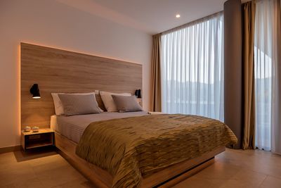 Sea View Luxury Villa with Rooftop Heated Pool, Hot tub and Sauna