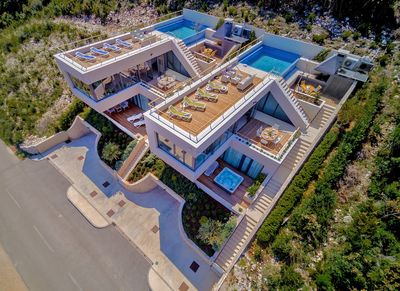Sea View Luxury Villa with Rooftop Heated Pool, Hot tub and Sauna