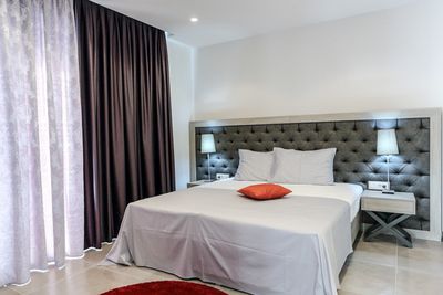 Stylish 7 Bedroom Villa with Pool near Beach in Ciovo near Trogir