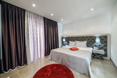 Stylish 7 Bedroom Villa with Pool near Beach in Ciovo near Trogir