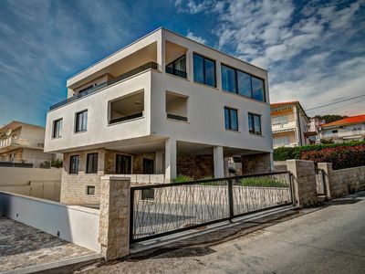 Modern 7 Bedroom Villa with Pool near Beach in Ciovo near Trogir