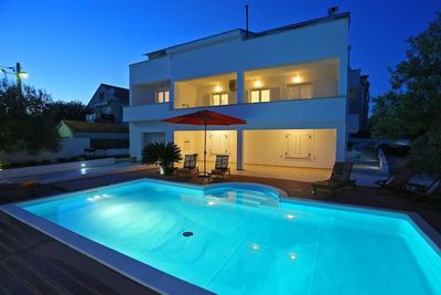 Gorgeous Spacious Villa with Pool and Gym in Zadar