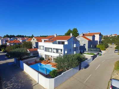 Gorgeous Spacious Villa with Pool and Gym in Zadar