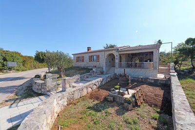 Countryside Holiday Villa with Swimming Pool in Zadar Area