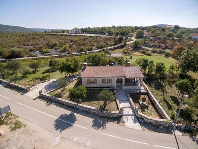 Countryside Holiday Villa with Swimming Pool in Zadar Area