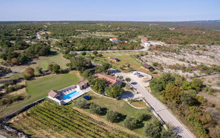 Countryside Holiday Villa with Swimming Pool in Zadar Area