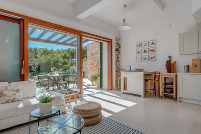 Beautiful Seafront Stone Holiday Villa with Jacuzzi Hot Tub Island Brac
