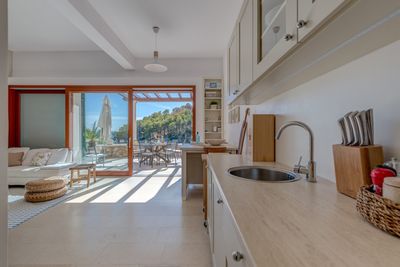 Beautiful Seafront Stone Holiday Villa with Jacuzzi Hot Tub Island Brac