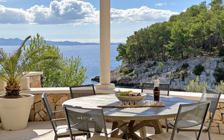 Beautiful Seafront Stone Holiday Villa with Jacuzzi Hot Tub Island Brac