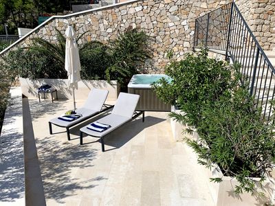 Beautiful Seafront Stone Holiday Villa with Jacuzzi Hot Tub Island Brac
