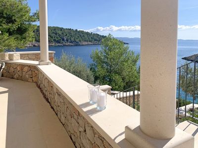 Beautiful Seafront Stone Holiday Villa with Jacuzzi Hot Tub Island Brac