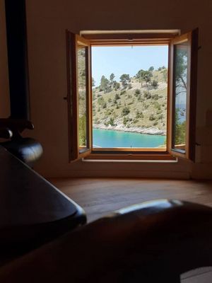 Beachfront Stone House with New Swimming Pool island Brac
