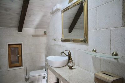 Beachfront Stone House with New Swimming Pool island Brac