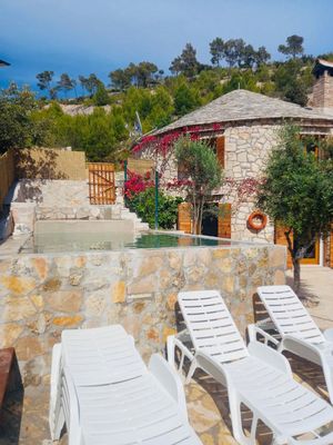 Beachfront Stone House with New Swimming Pool island Brac