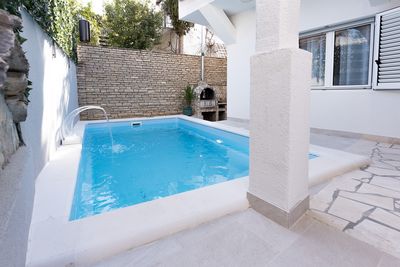 Charming Seafront House with Pool in Rogoznica
