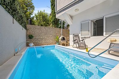 Charming Seafront House with Pool in Rogoznica