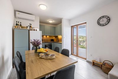 Beautiful Holiday Apartment in island Brac, Splitska