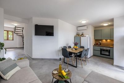 Beautiful Holiday Apartment in island Brac, Splitska