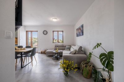 Beautiful Holiday Apartment in island Brac, Splitska