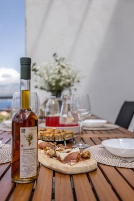 Beautiful Holiday Apartment in island Brac, Splitska