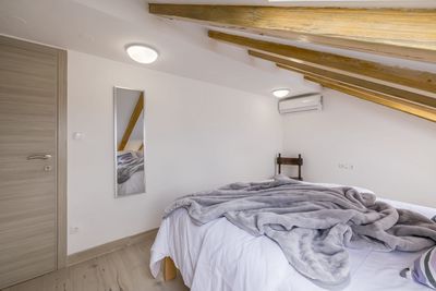Beautiful Holiday Apartment in island Brac, Splitska
