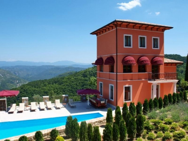 Luxury countryside villa with pool Oprtalj