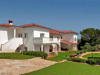 Luxury villa with pool Rakalj 1