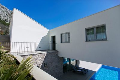 Modern Villa with Pool and Impressive Sea Views on entire Omis Riviera