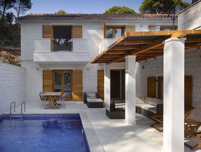 Exclusive villa with pool in Rogac, Island Solta 